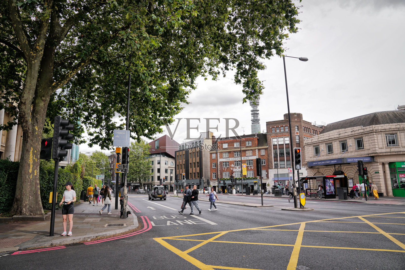 伦敦西北部内城区波特兰大街地铁站照片摄影图片