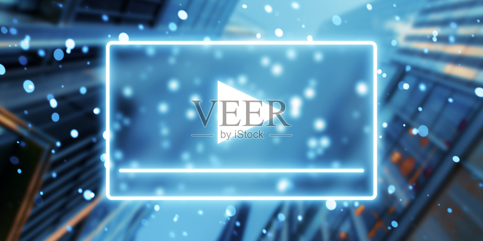 播放按钮图标覆盖与散景效果在一个模糊的城市背景。照片摄影图片