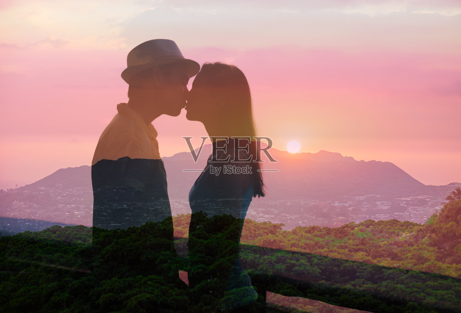 的初吻。照片摄影图片