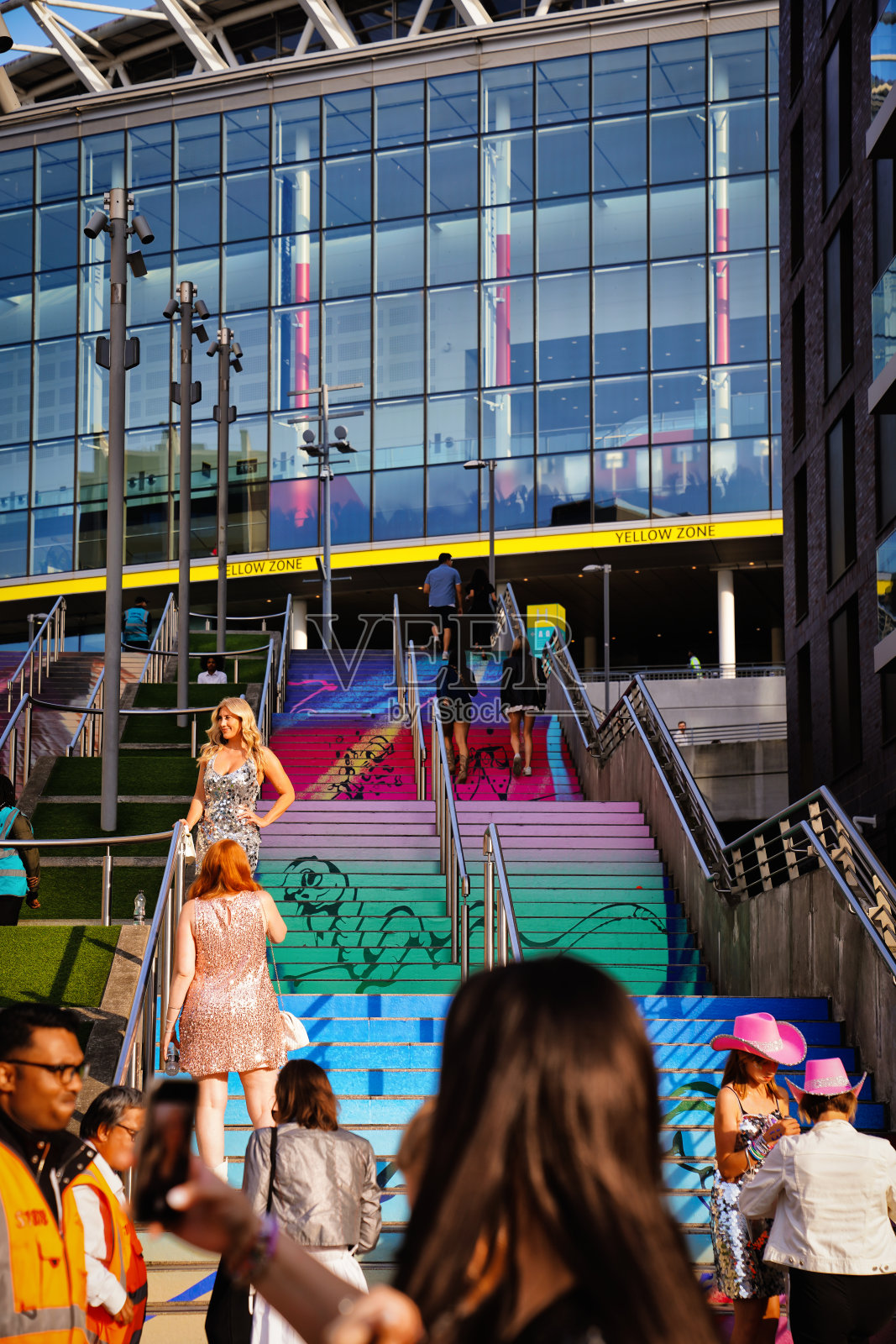 温布利大球场泰勒·斯威夫特时代巡回演唱会粉丝街景照片摄影图片