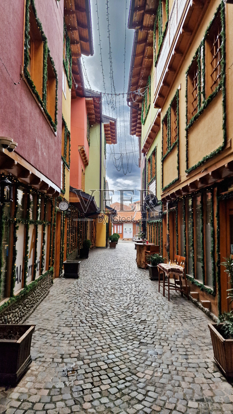 科索沃贾科娃，风景——老巴扎附近空荡荡的步行区。照片摄影图片