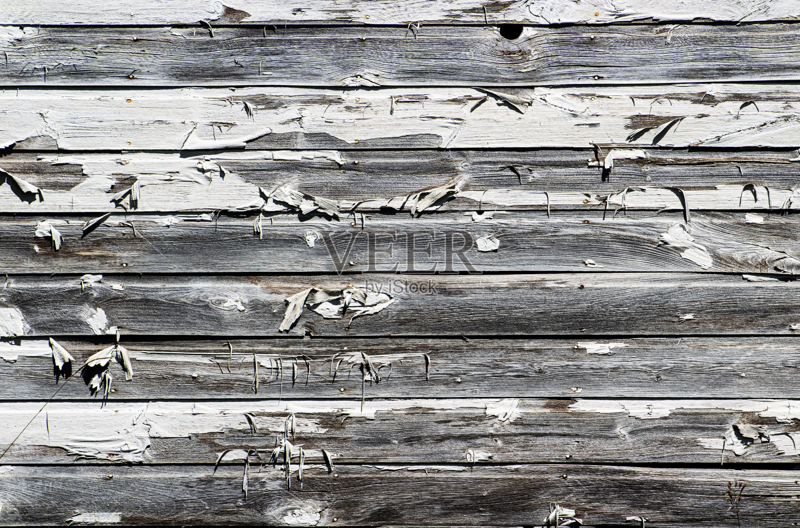 质朴的农舍木墙与白色油漆剥落的背景照片摄影图片
