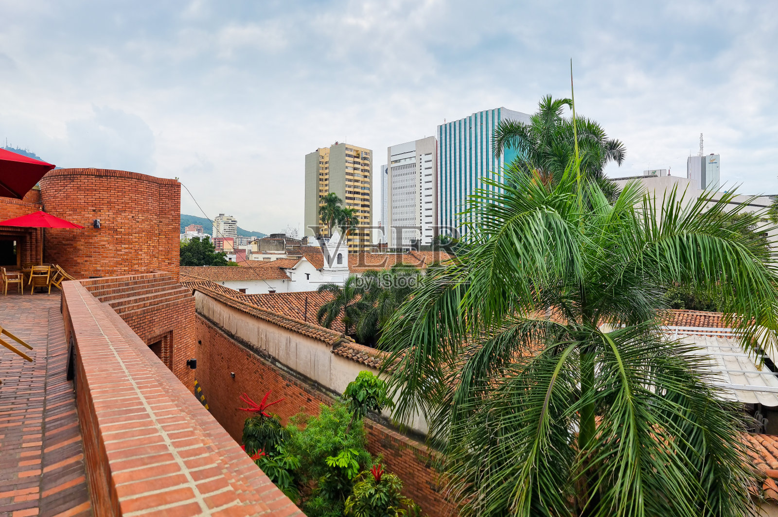 哥伦比亚，卡利，文化中心屋顶上的风景照片摄影图片