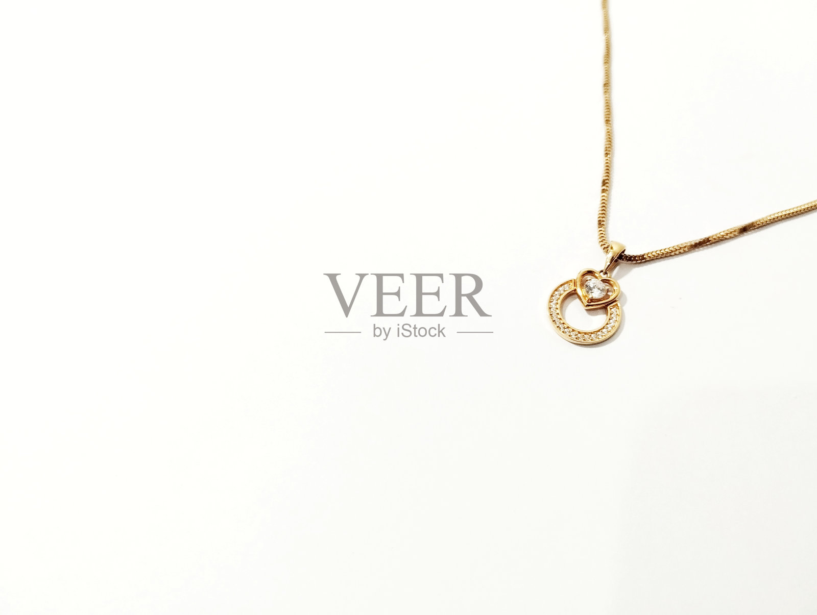 广告用金吊坠项链照片摄影图片