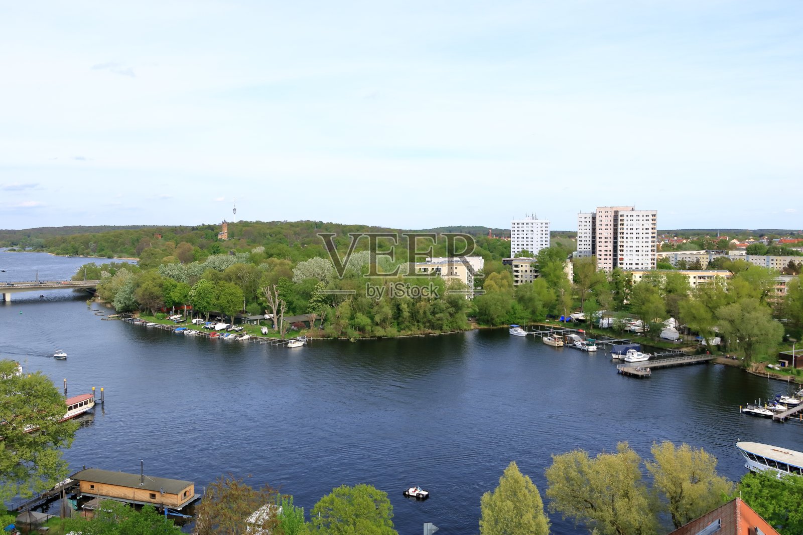 波茨坦，勃兰登堡:俯瞰城市和周边的北部照片摄影图片