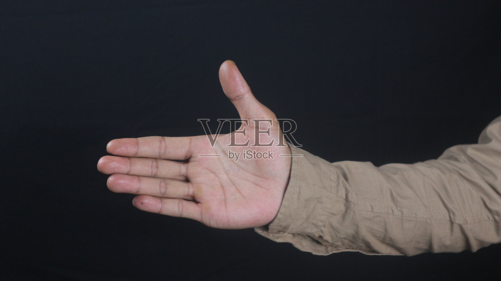 商人与合作伙伴握手、问候、交易、并购等手势照片摄影图片