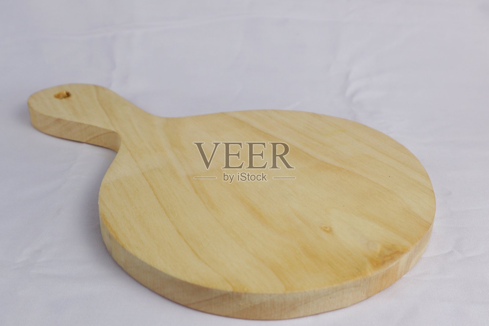 白色孤立的木质砧板照片摄影图片