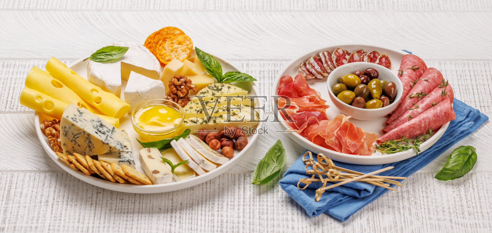 各种奶酪和肉类的精选照片摄影图片