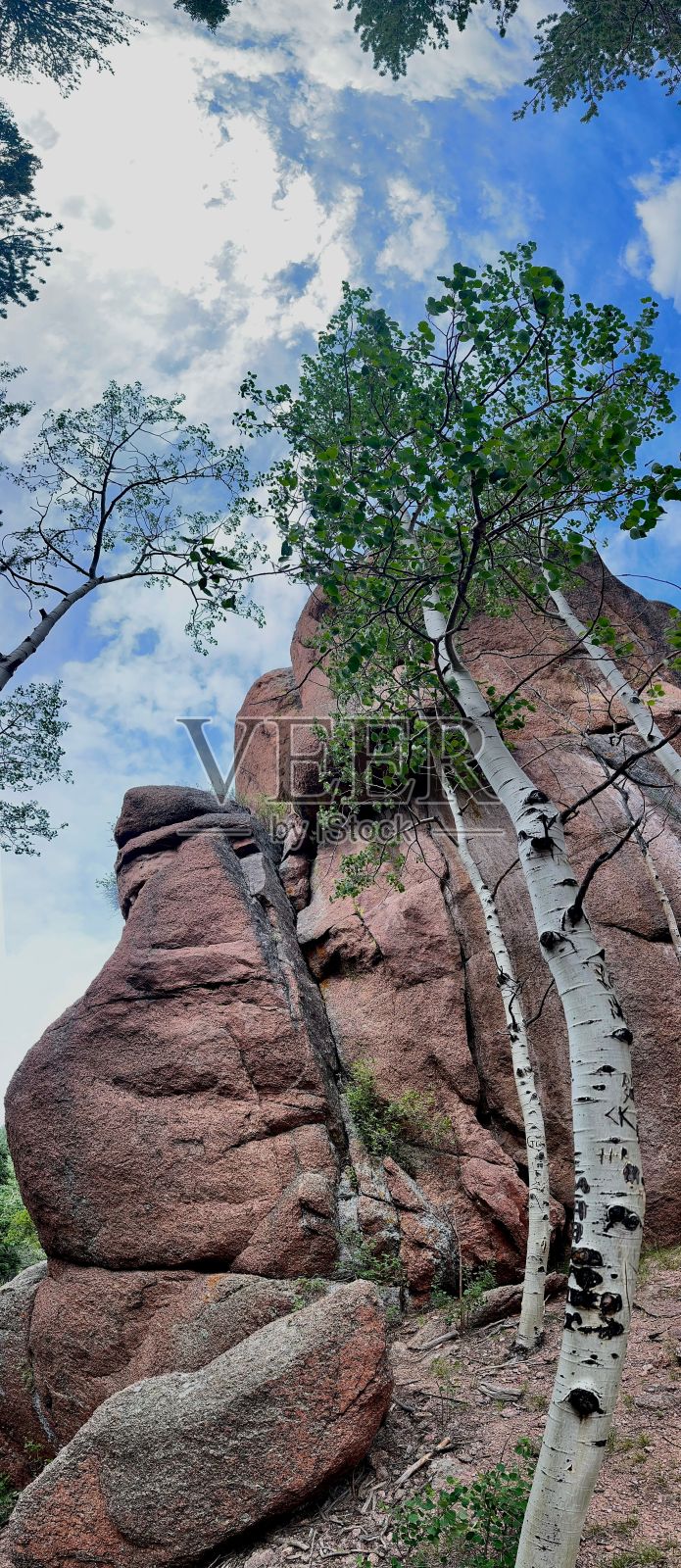 恶魔在科罗拉多州的小路上前进照片摄影图片