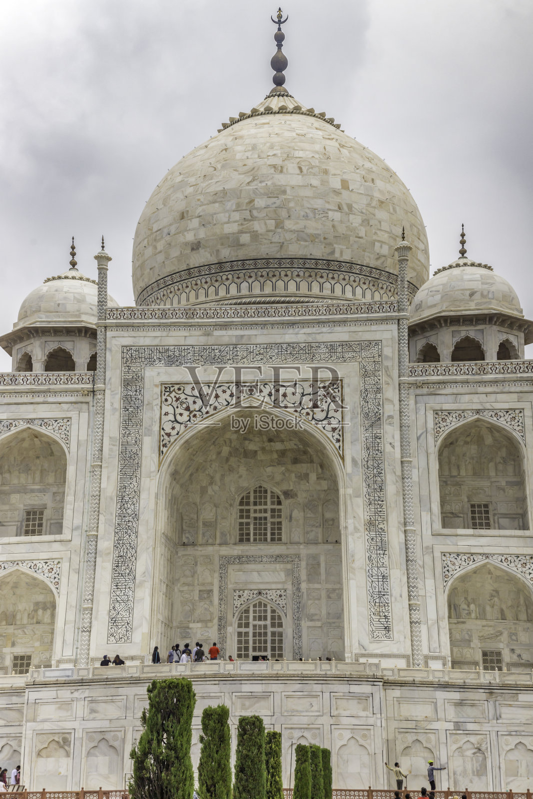 2022年7月7日，印度北方邦阿格拉。泰姬陵是位于印度北方邦阿格拉市亚穆纳河畔的一座白色大理石陵墓照片摄影图片