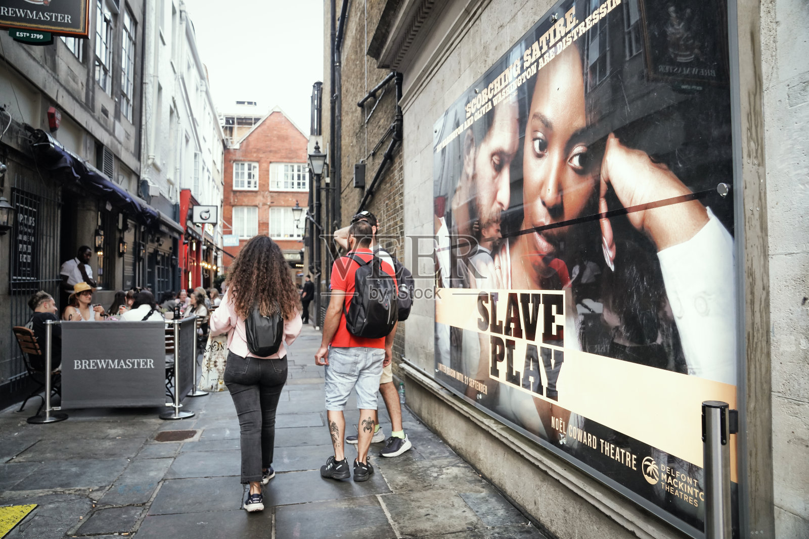 圣马丁巷街景:奴隶戏剧在伦敦西区演出照片摄影图片