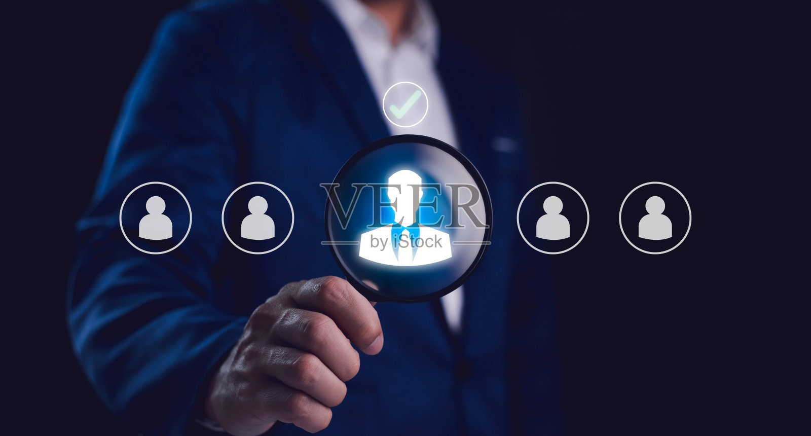 人力资源管理、人力资源专业人员到择业招聘网站寻找新的人才。失业者在找工作时允许他们登记简历，安排面试。照片摄影图片