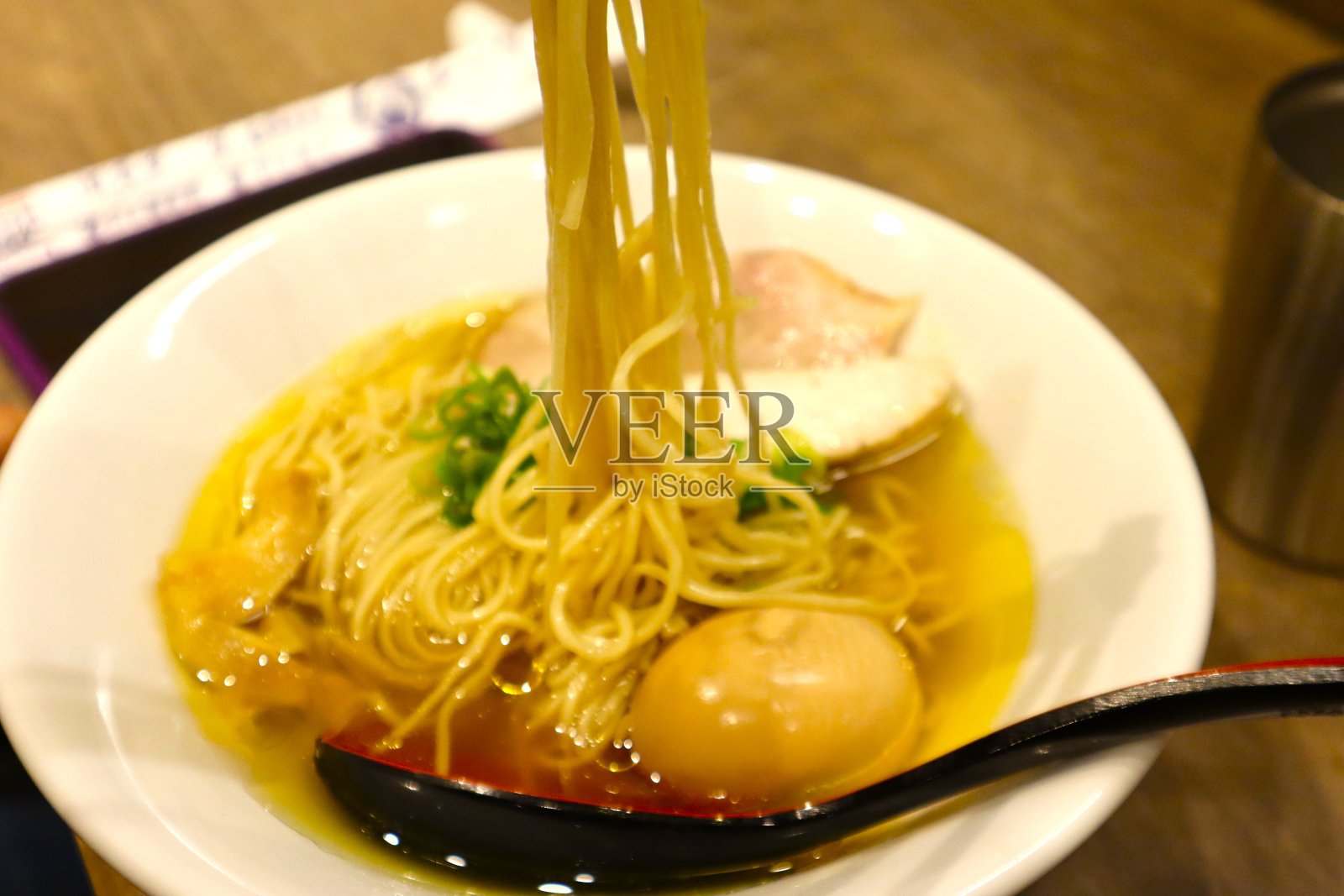 我在东京的一家拉面店吃的中国面条照片摄影图片