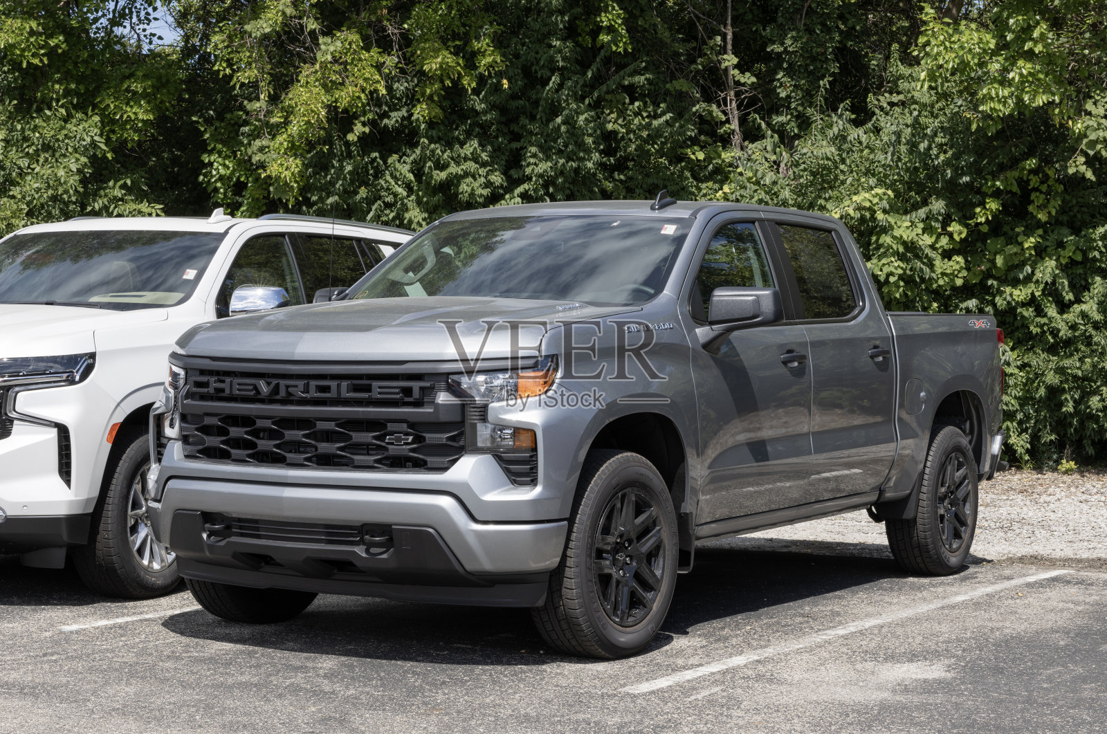 雪佛兰Silverado 1500船员四轮驱动显示器。雪佛兰为Silverado 1500配备了2.7升4缸Turbomax发动机。我:2024照片摄影图片