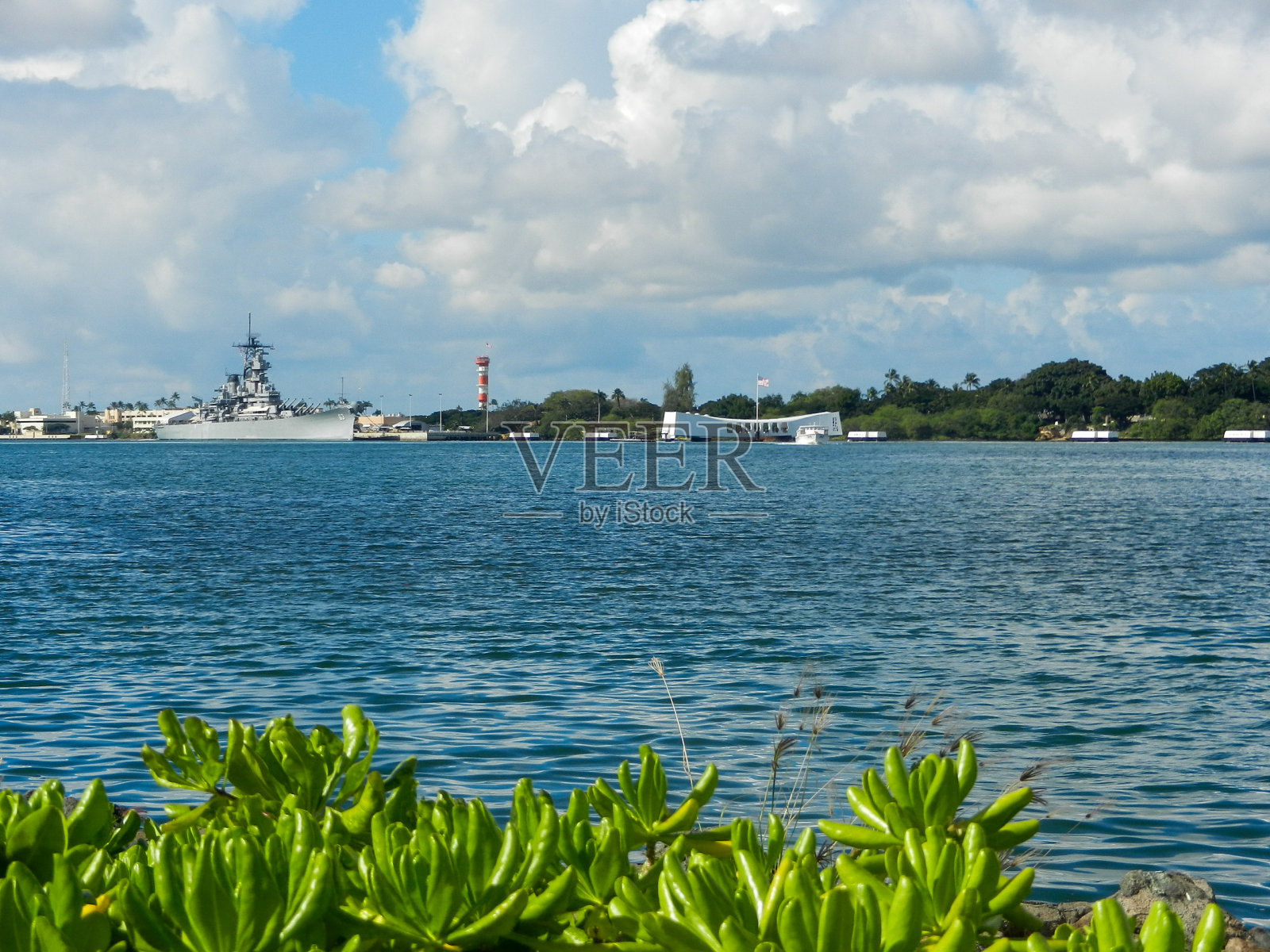 珍珠港纪念碑和战舰照片摄影图片