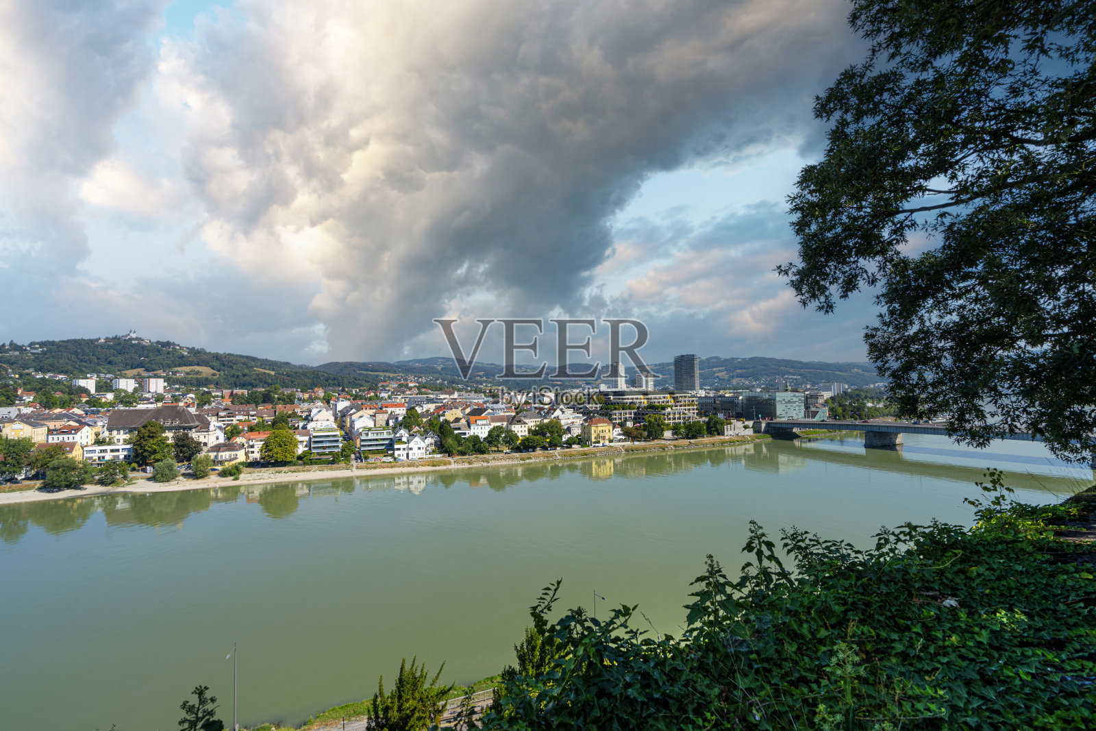 奥地利林茨多瑙河全景图照片摄影图片