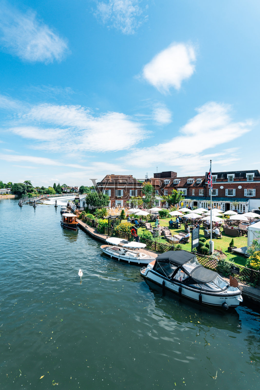 白金汉郡马洛的泰晤士河沿岸景色照片摄影图片