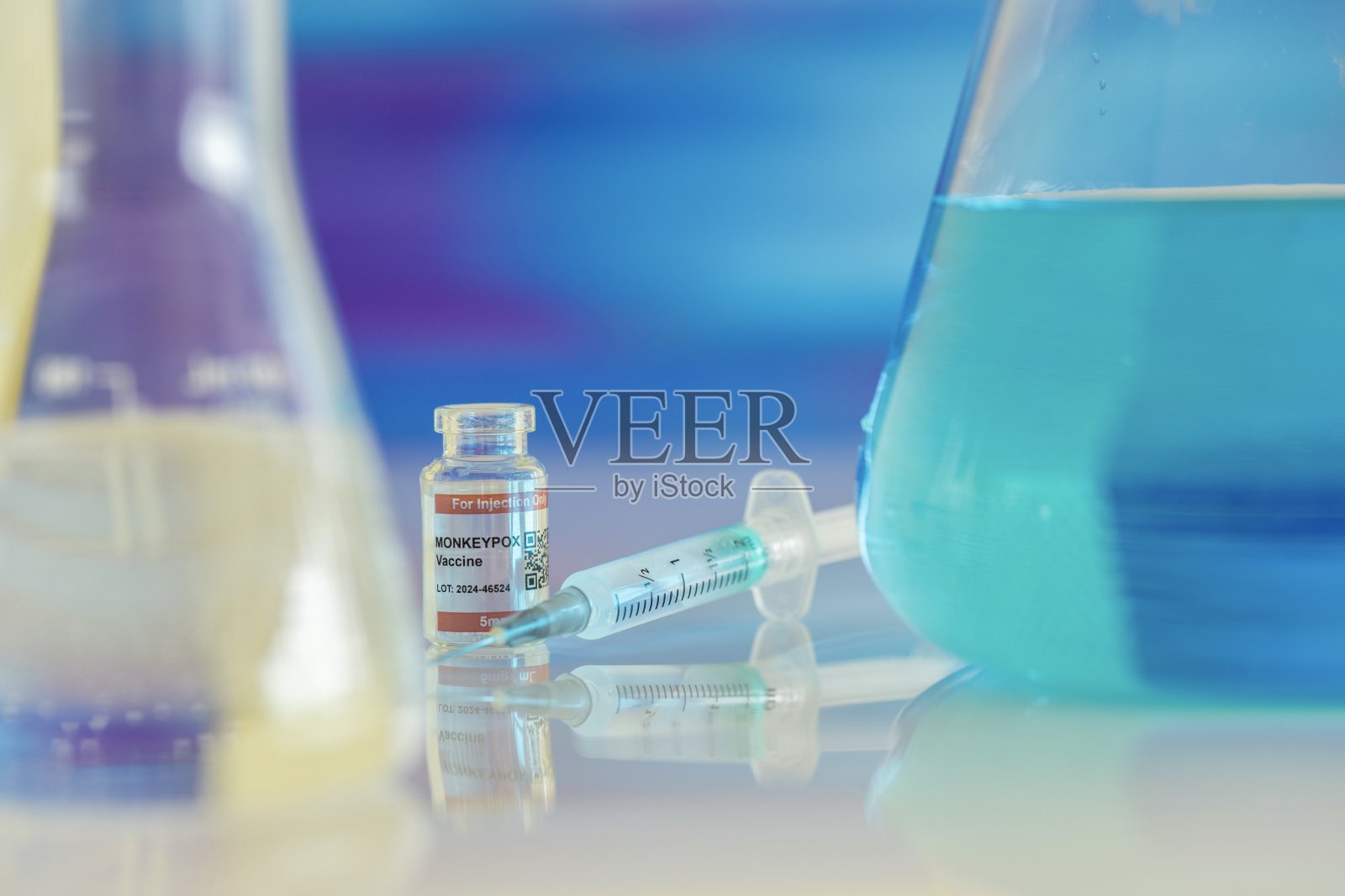 猴痘疫苗药瓶照片摄影图片