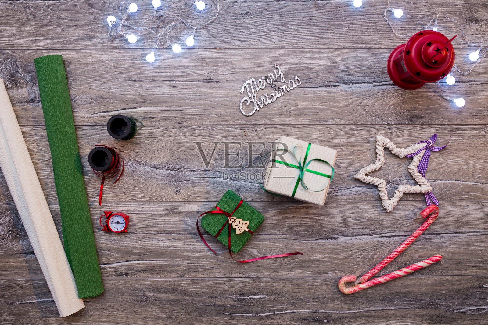 餐桌配圣诞作文配礼物，照片摄影图片