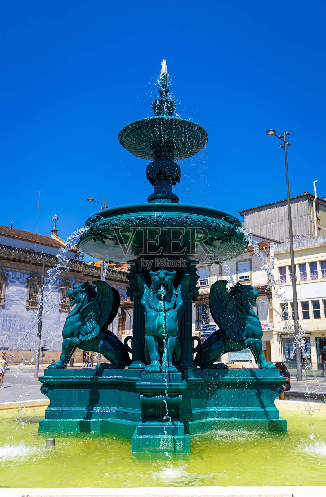 波尔图，葡萄牙西北部的一个沿海城市，以其雄伟的桥梁和波特酒而闻名照片摄影图片