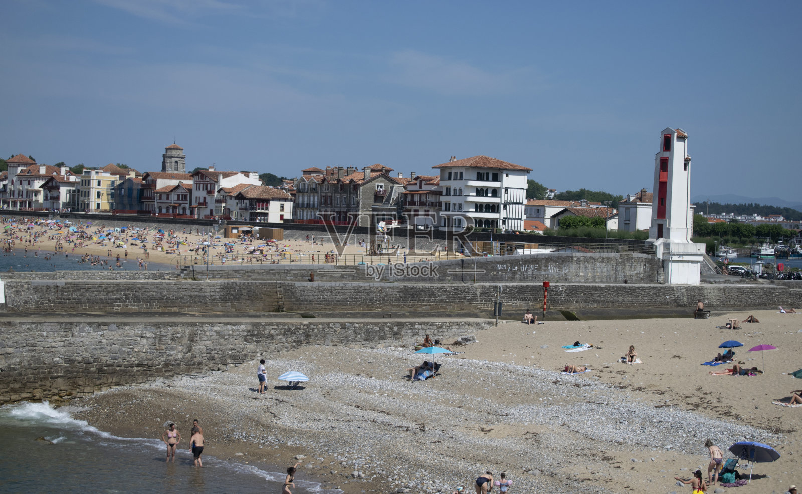 海岸全景与海滩在圣让德卢兹的夏天，法国照片摄影图片