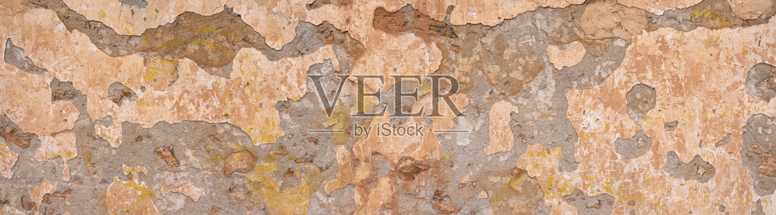 古老的全景墙，部分脱落的褐色灰泥-复古建筑照片摄影图片