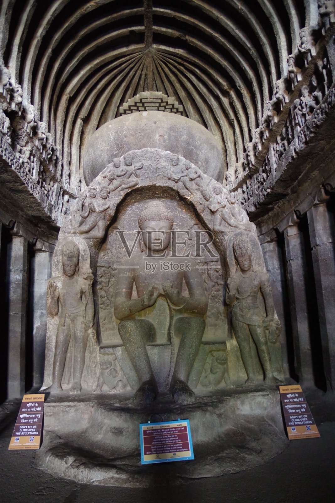 印度的艾罗拉洞穴照片摄影图片