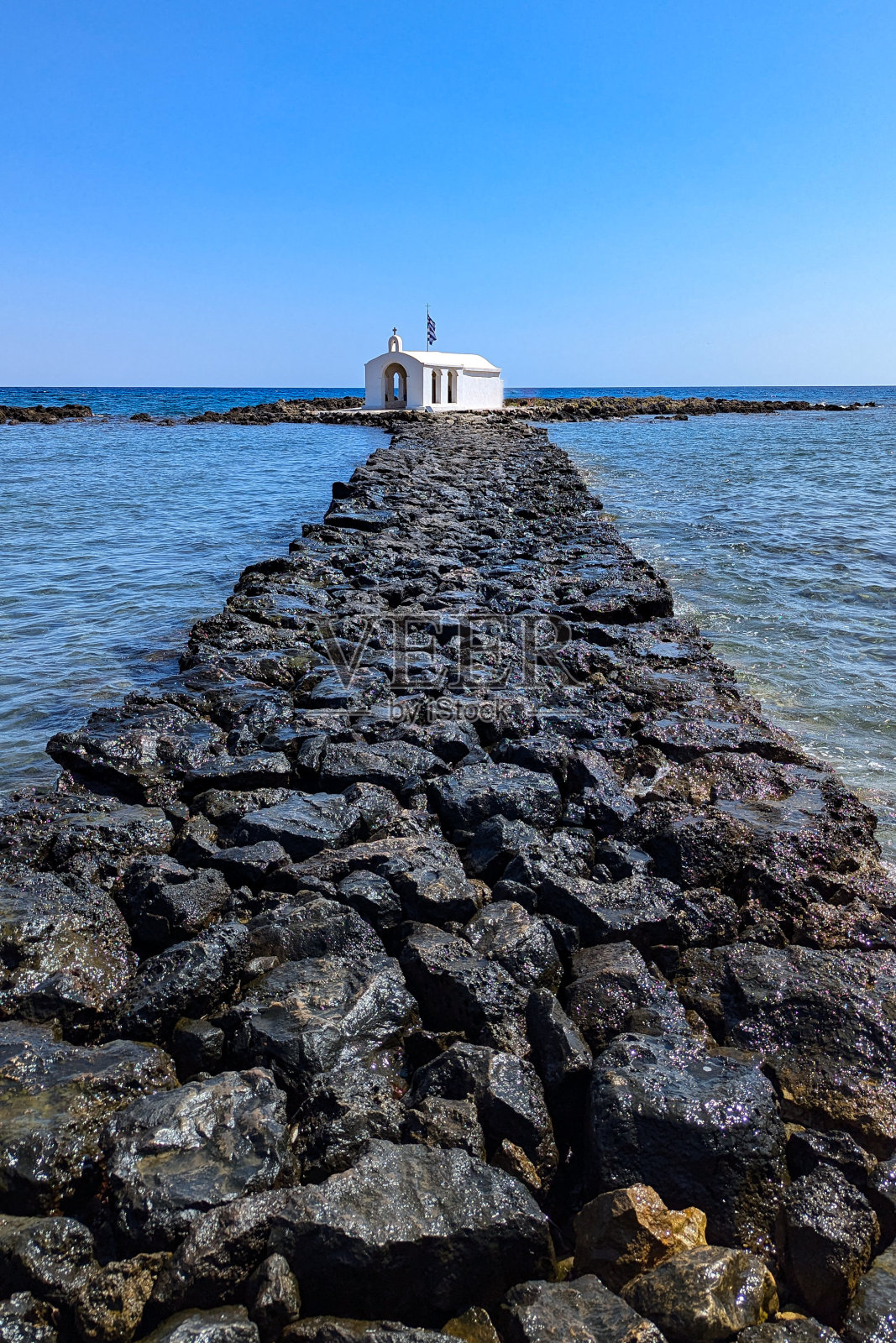 爱琴海中的教堂照片摄影图片