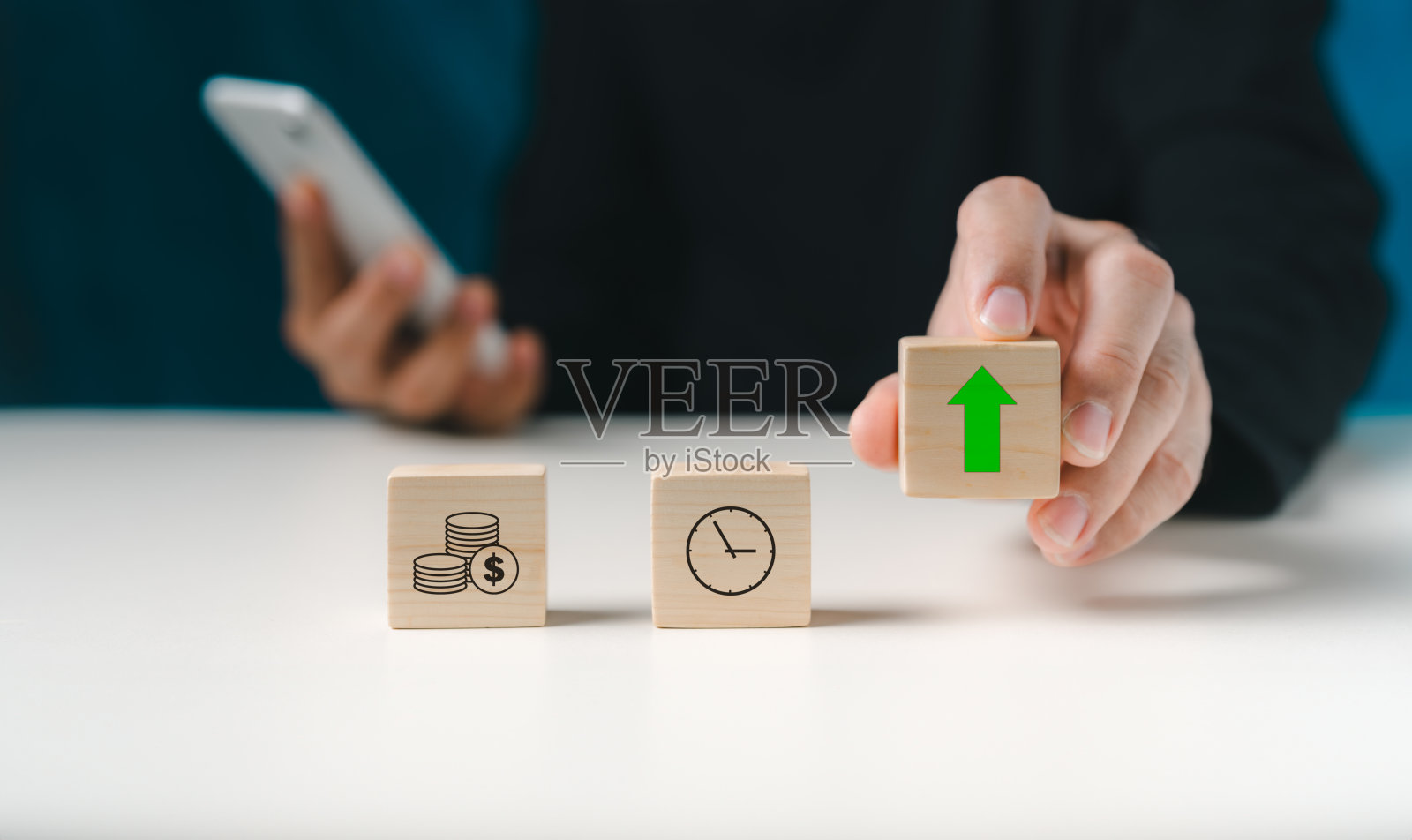 预算和财务计划的概念涉及管理层或执行首席财务官对企业年度收入和支出的预测。公司的财务状况和年度战略计划照片摄影图片