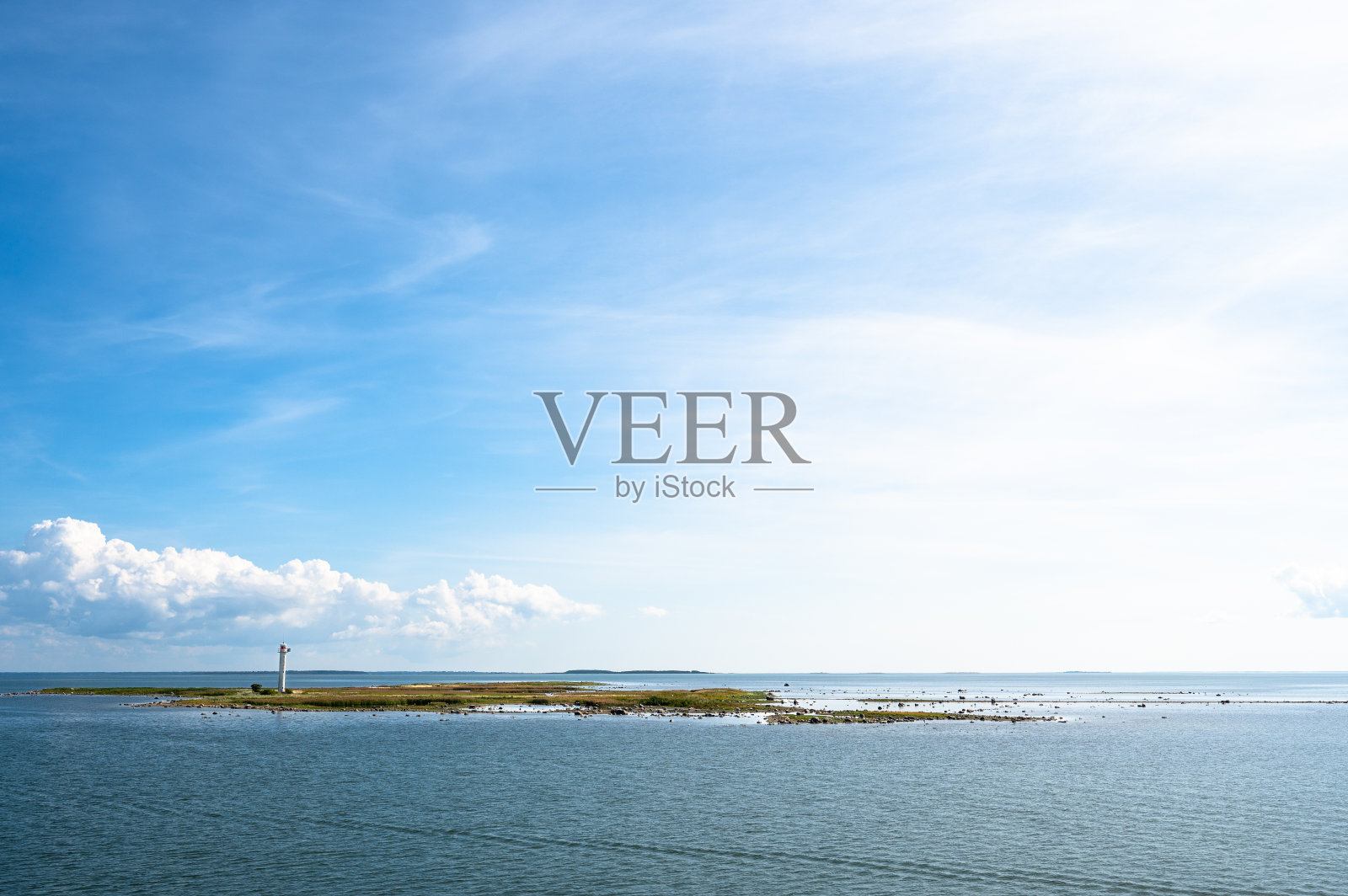 波罗的海的鲁克基拉胡岛和灯塔照片摄影图片