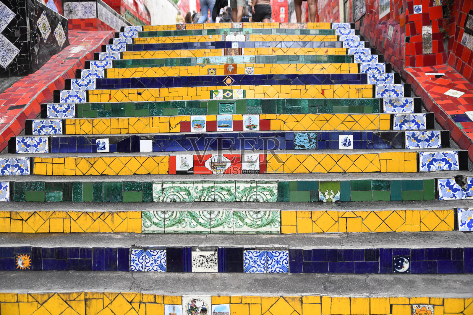 里约热内卢的埃斯卡达利亚Selarón, 215级台阶上覆盖着智利出生的艺术家豪尔赫Selarón的彩色马赛克照片摄影图片