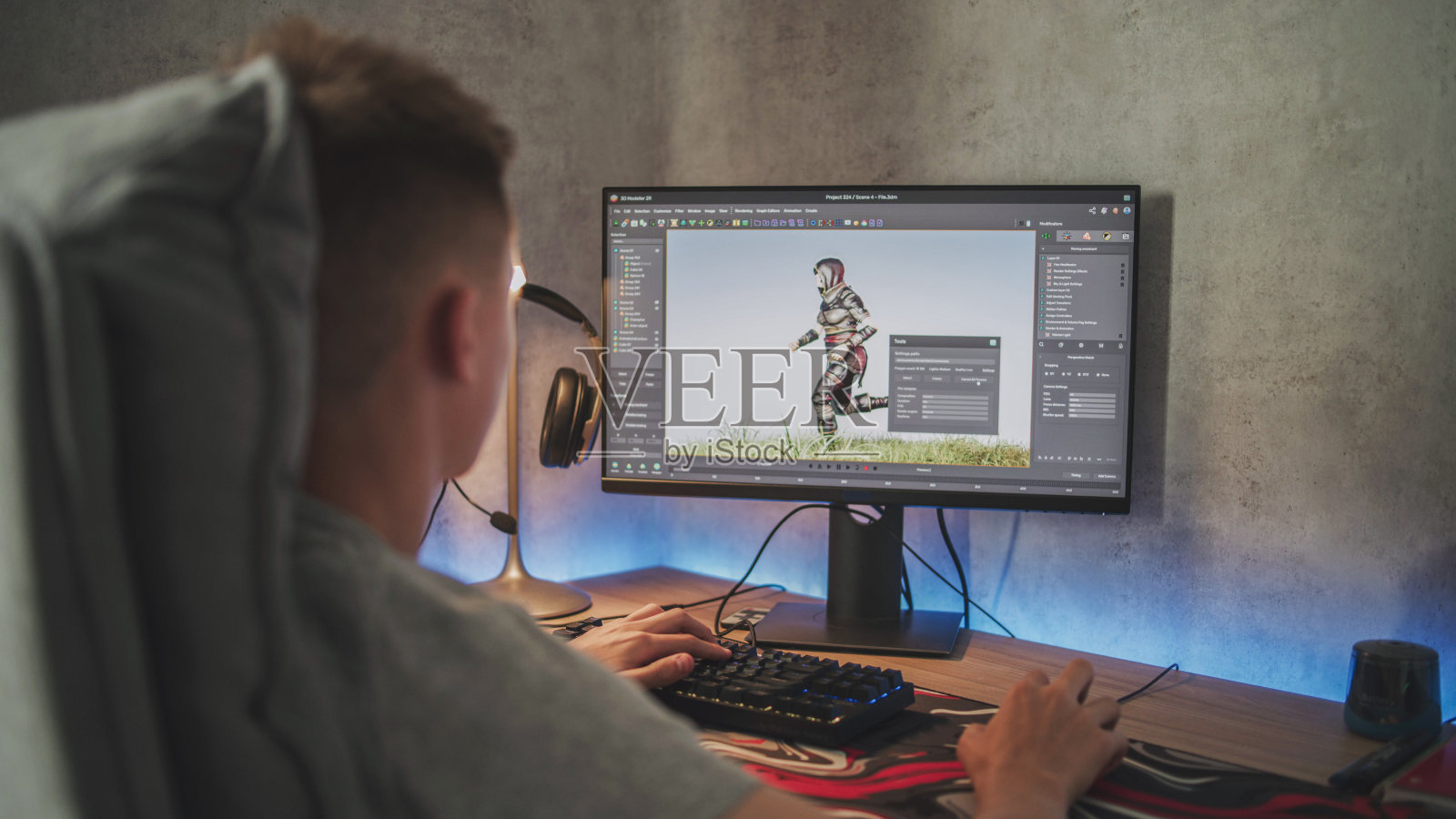 年轻的设计师使用电脑创建3D模型和动画照片摄影图片