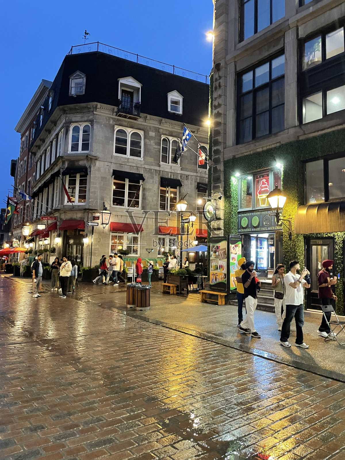 历史街区多雨的街道照片摄影图片