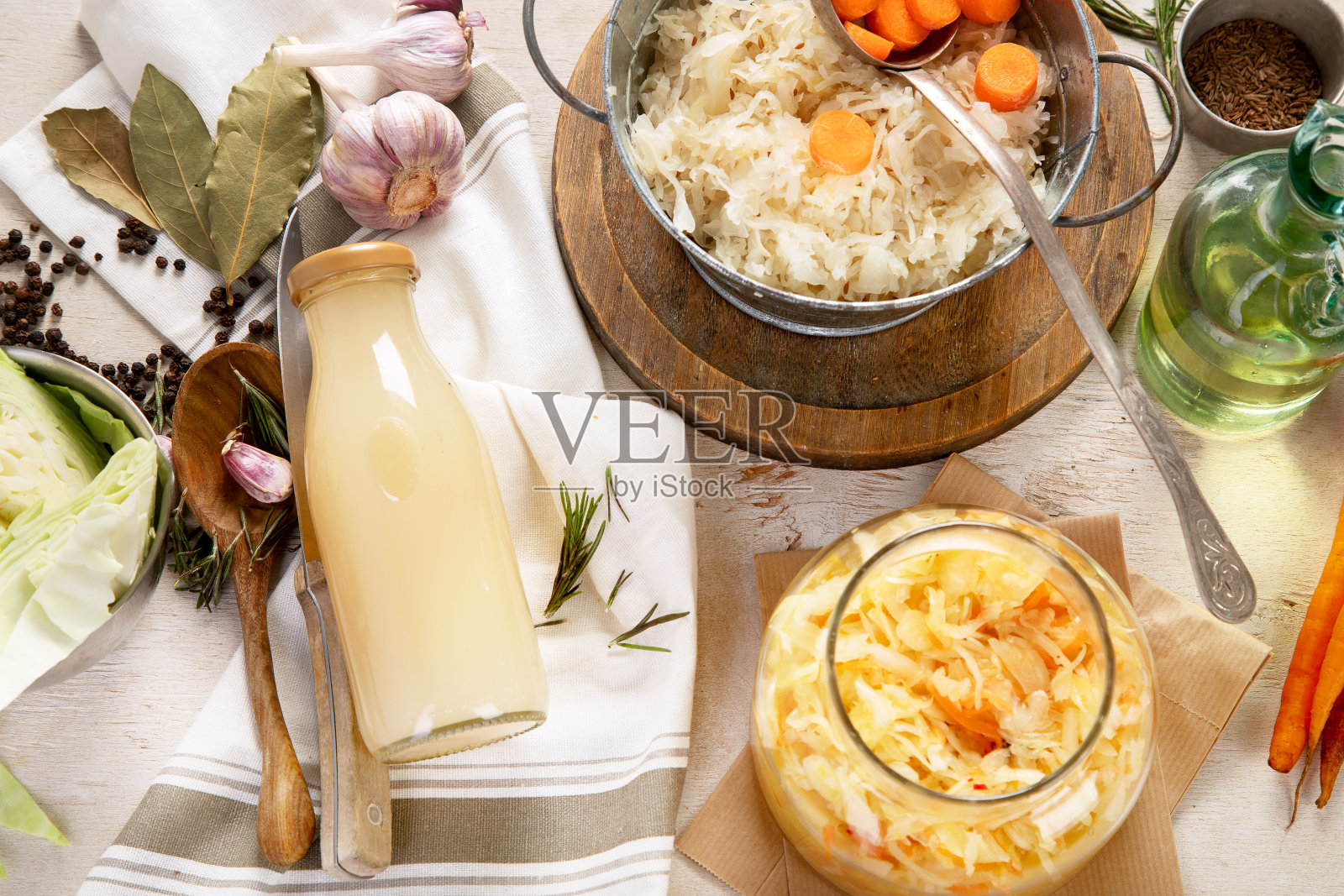 木底罐自制酸菜照片摄影图片