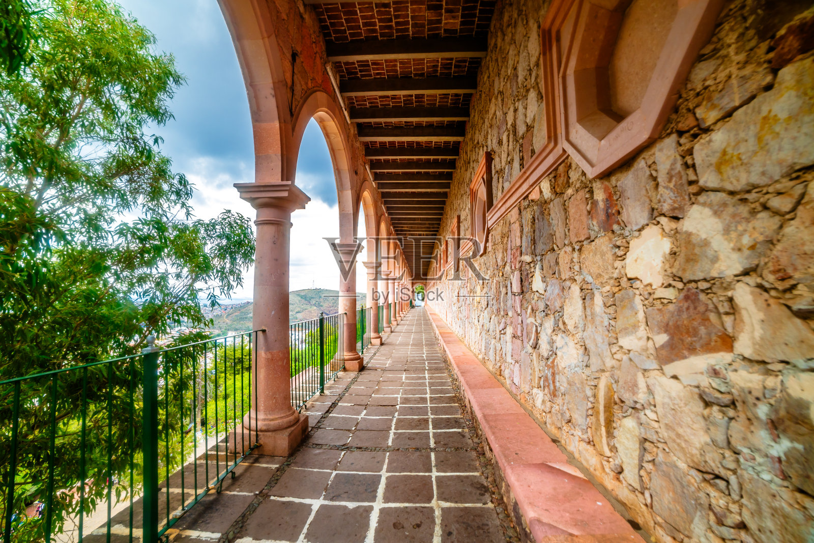 萨卡特卡斯的拉布法山上的布法观景走廊照片摄影图片