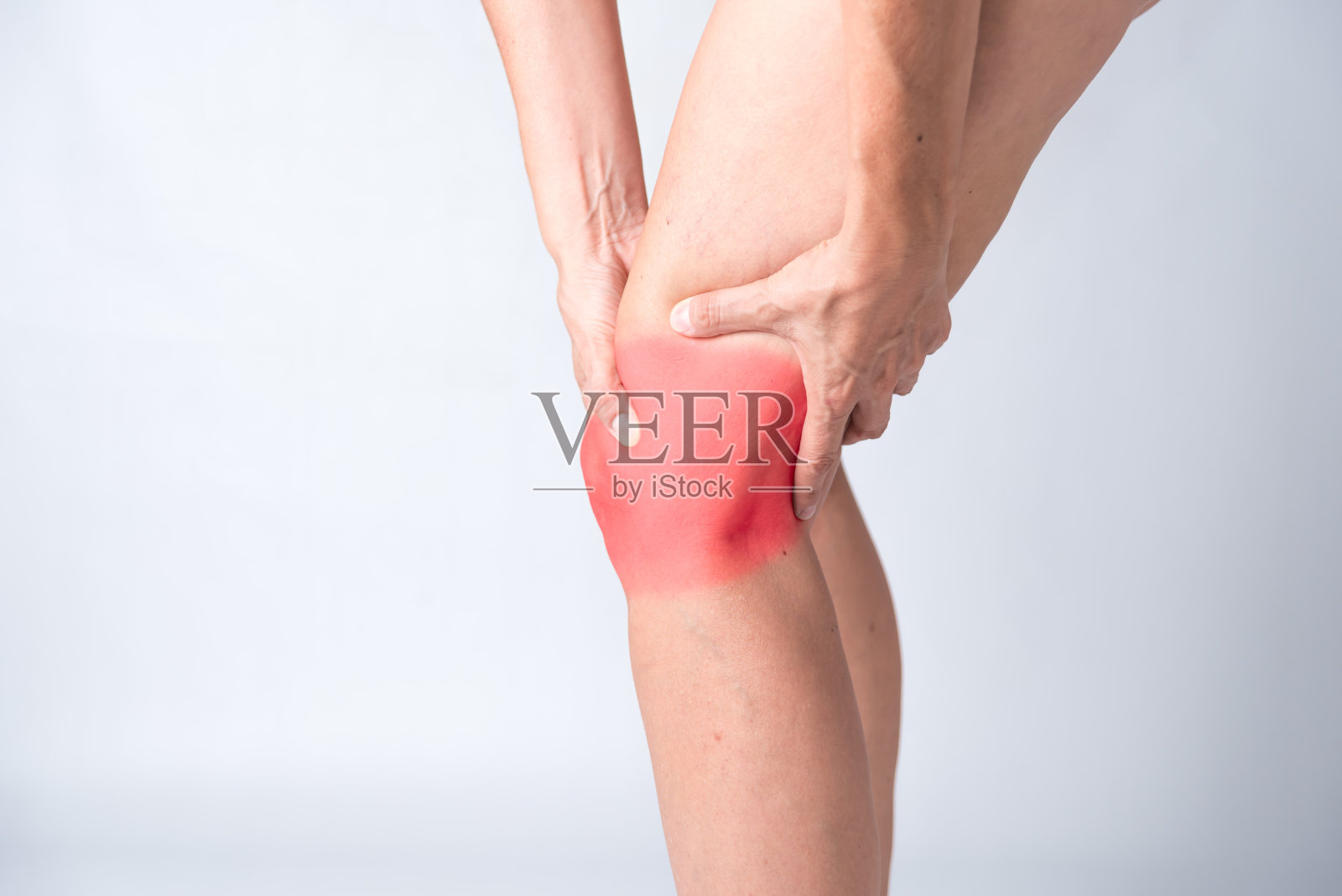 一个膝盖疼痛的女人照片摄影图片