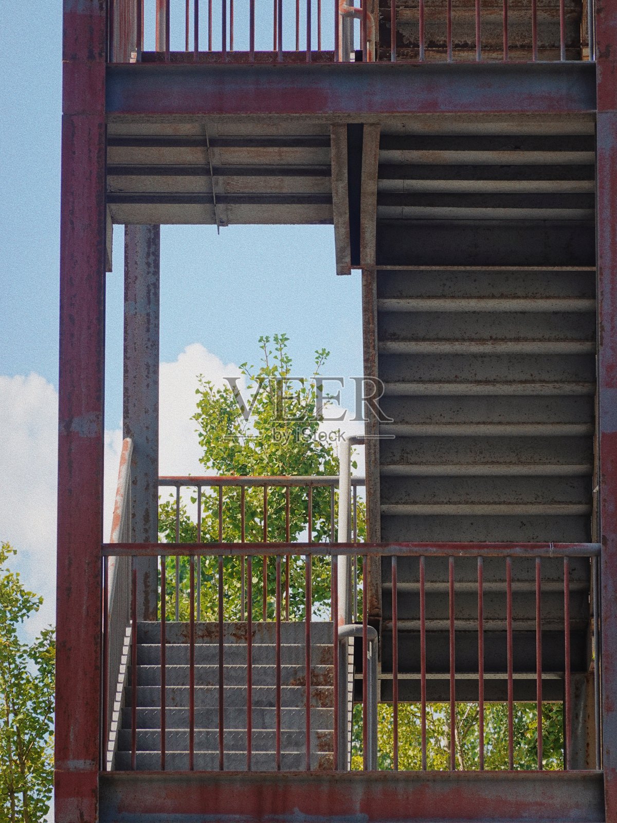 蓝天桥或电塔照片摄影图片