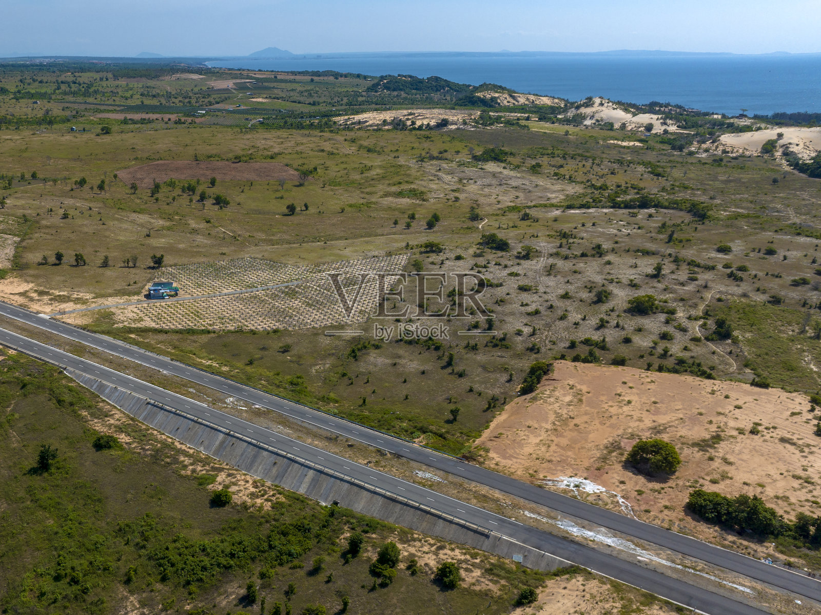 海边弯弯曲曲的路照片摄影图片