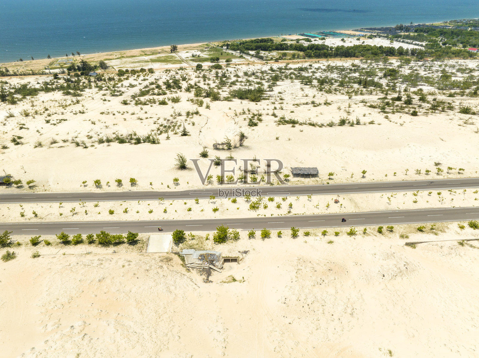 穿越沙漠的公路，包庄，梅尼湾，平顺省照片摄影图片