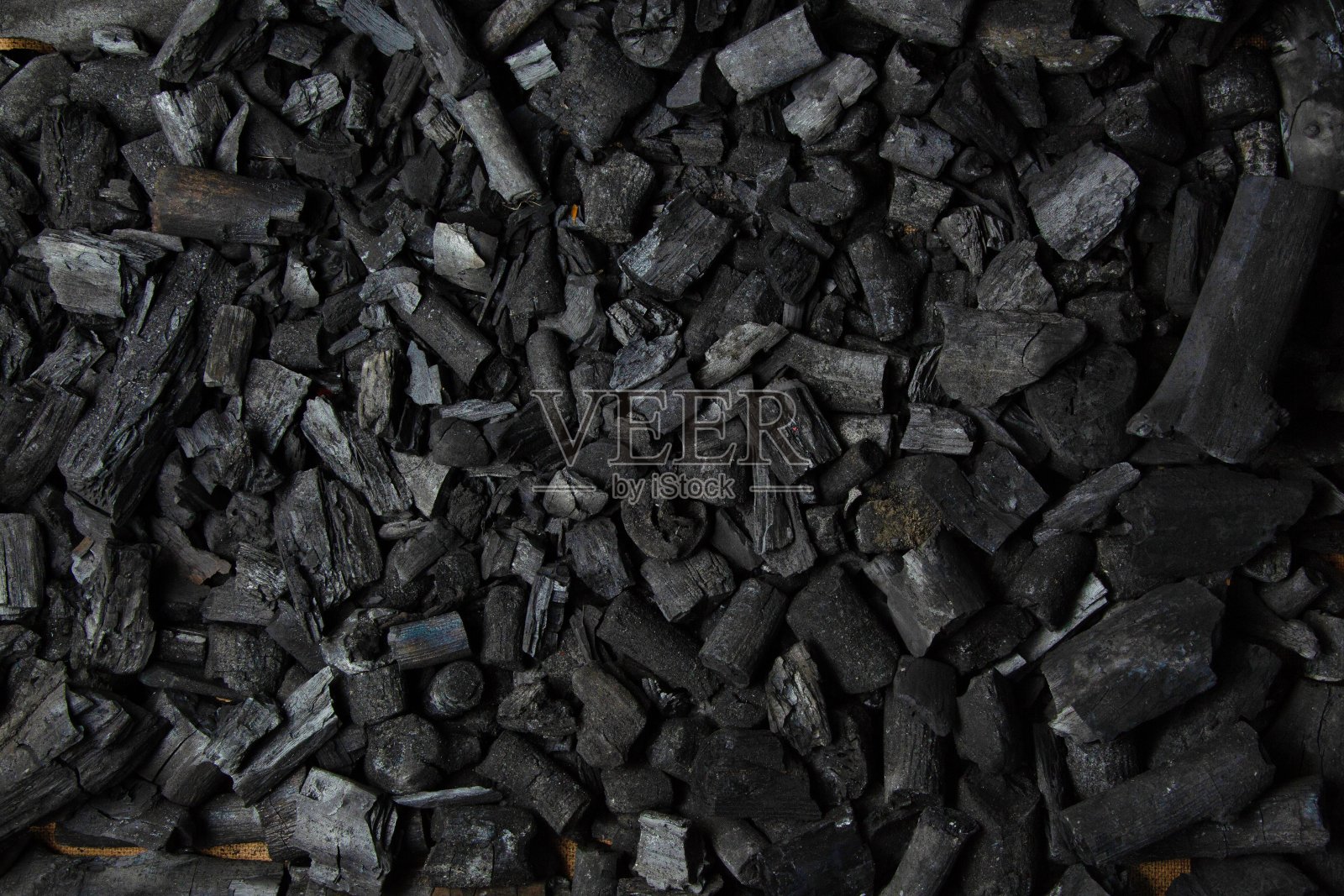 近距离观察黑色煤块照片摄影图片