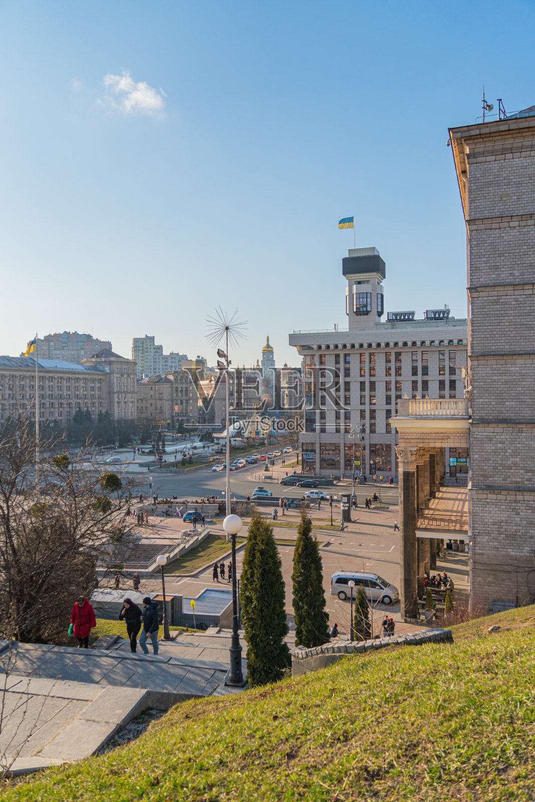 独立广场背景的夜景，纪念碑，斯特拉，学院街，ATO，斯大林和现代建筑摄影展，乌克兰基辅，05-04-2024照片摄影图片