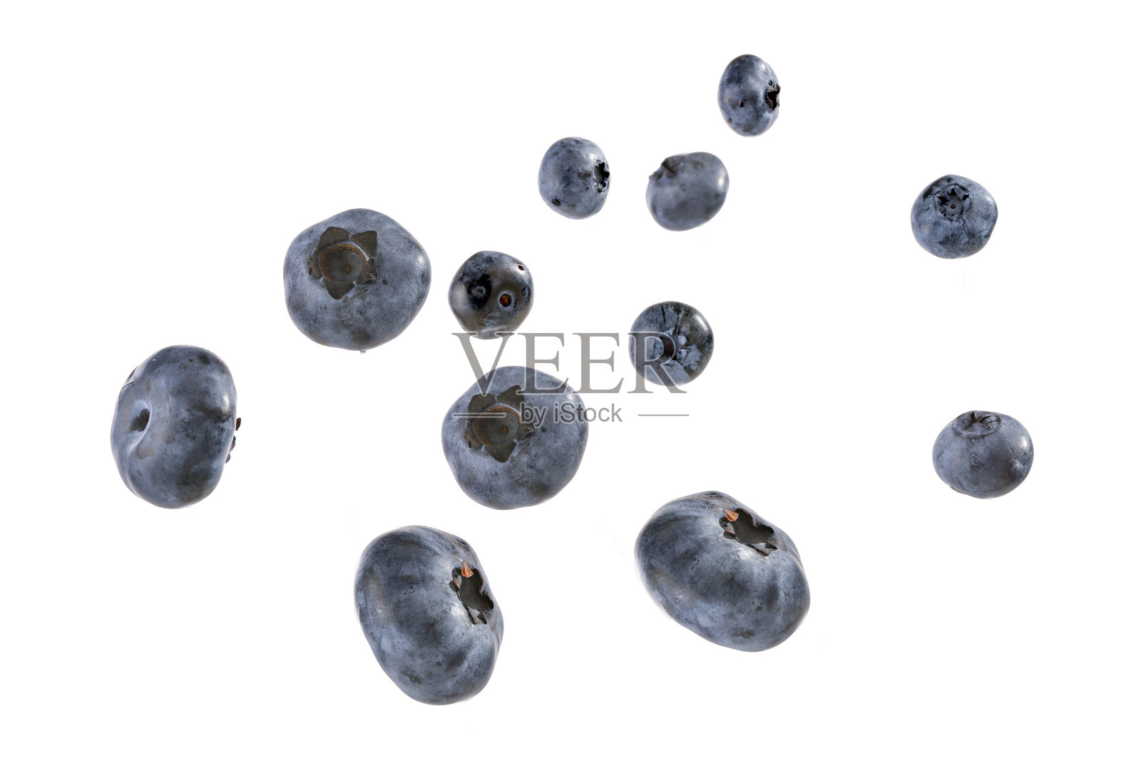 蓝莓，越橘分离和切割在白色的背景。水果食品的蒙太奇产品。照片摄影图片