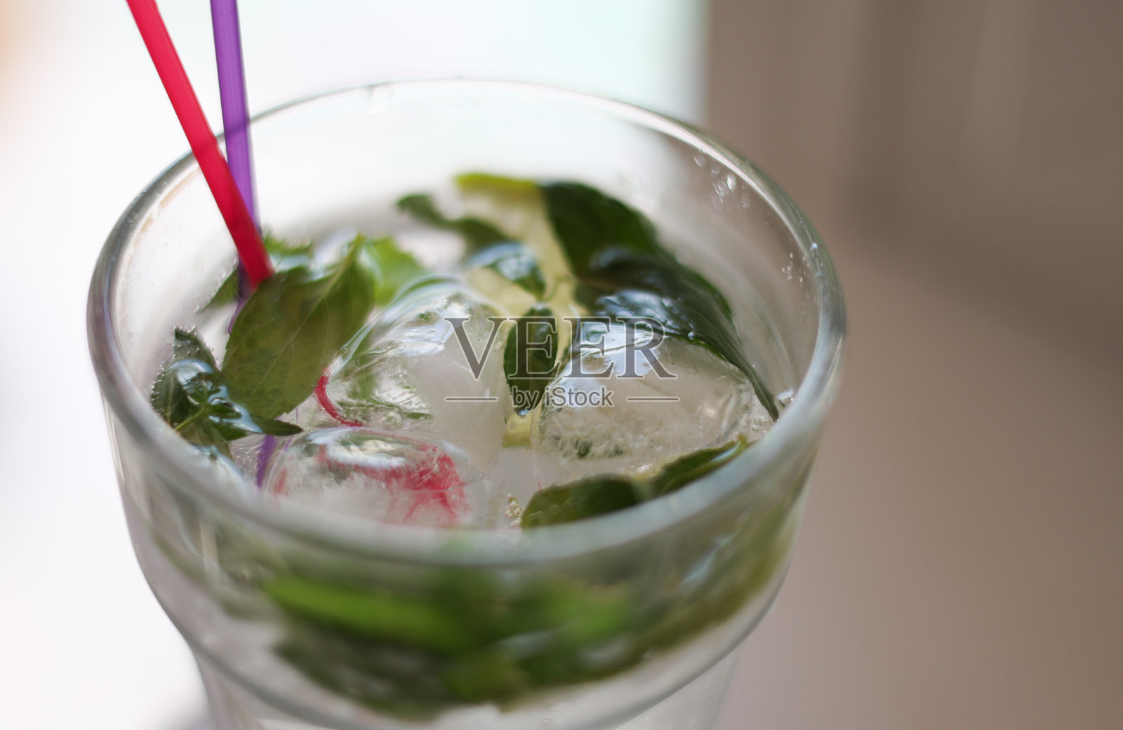 一杯冰莫吉托照片摄影图片