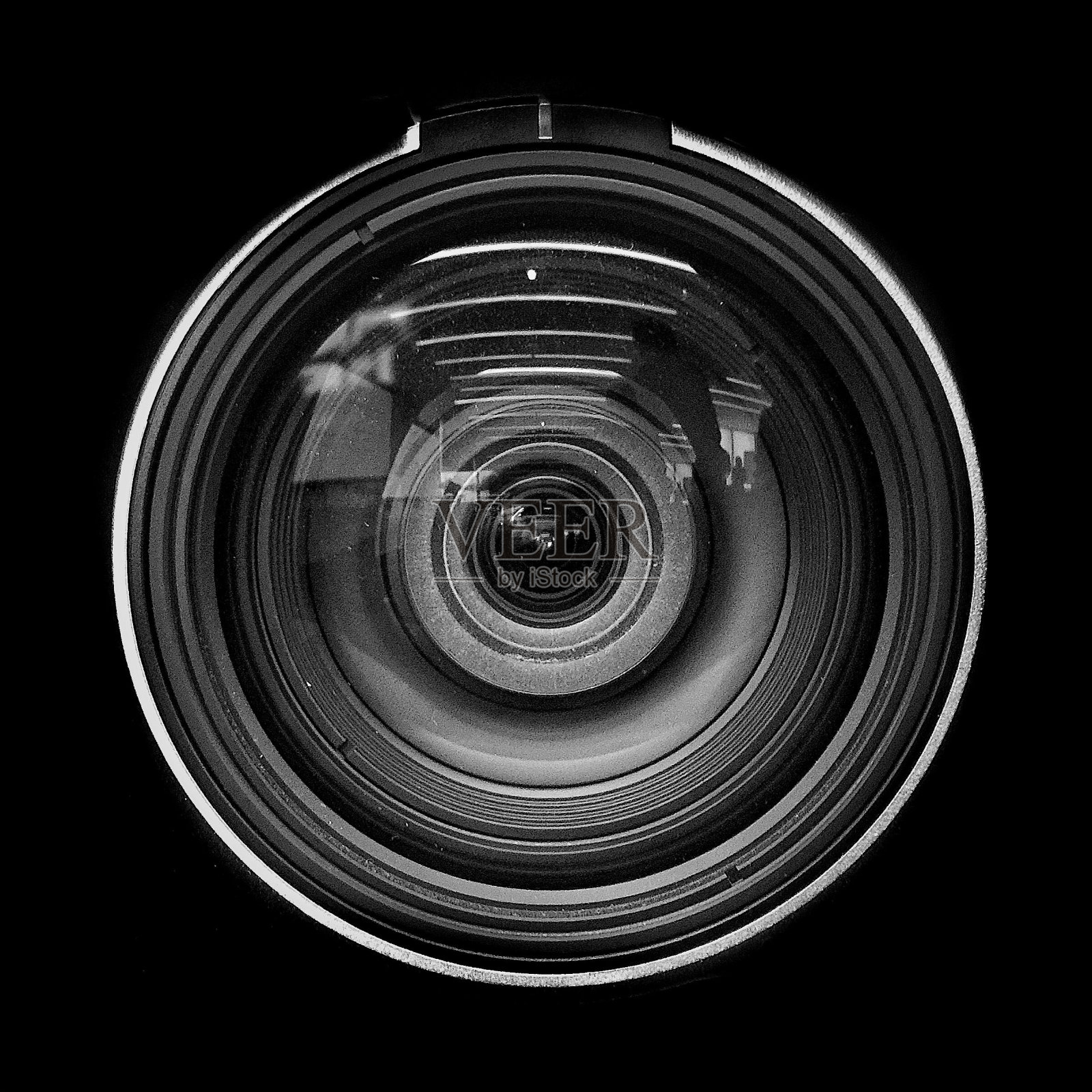 相机镜头在黑色背景下的特写照片摄影图片