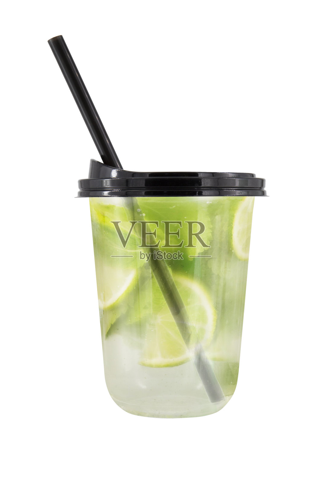 白色背景上外带塑料杯装柠檬汁照片摄影图片