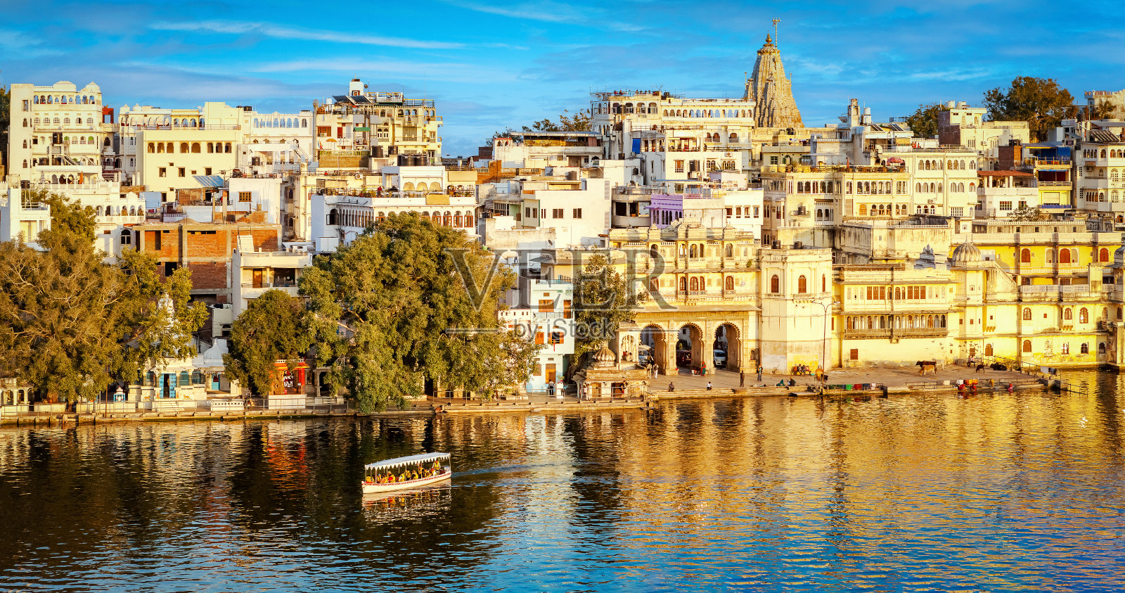 印度拉贾斯坦邦皮丘拉湖的甘高尔 घाट门照片摄影图片