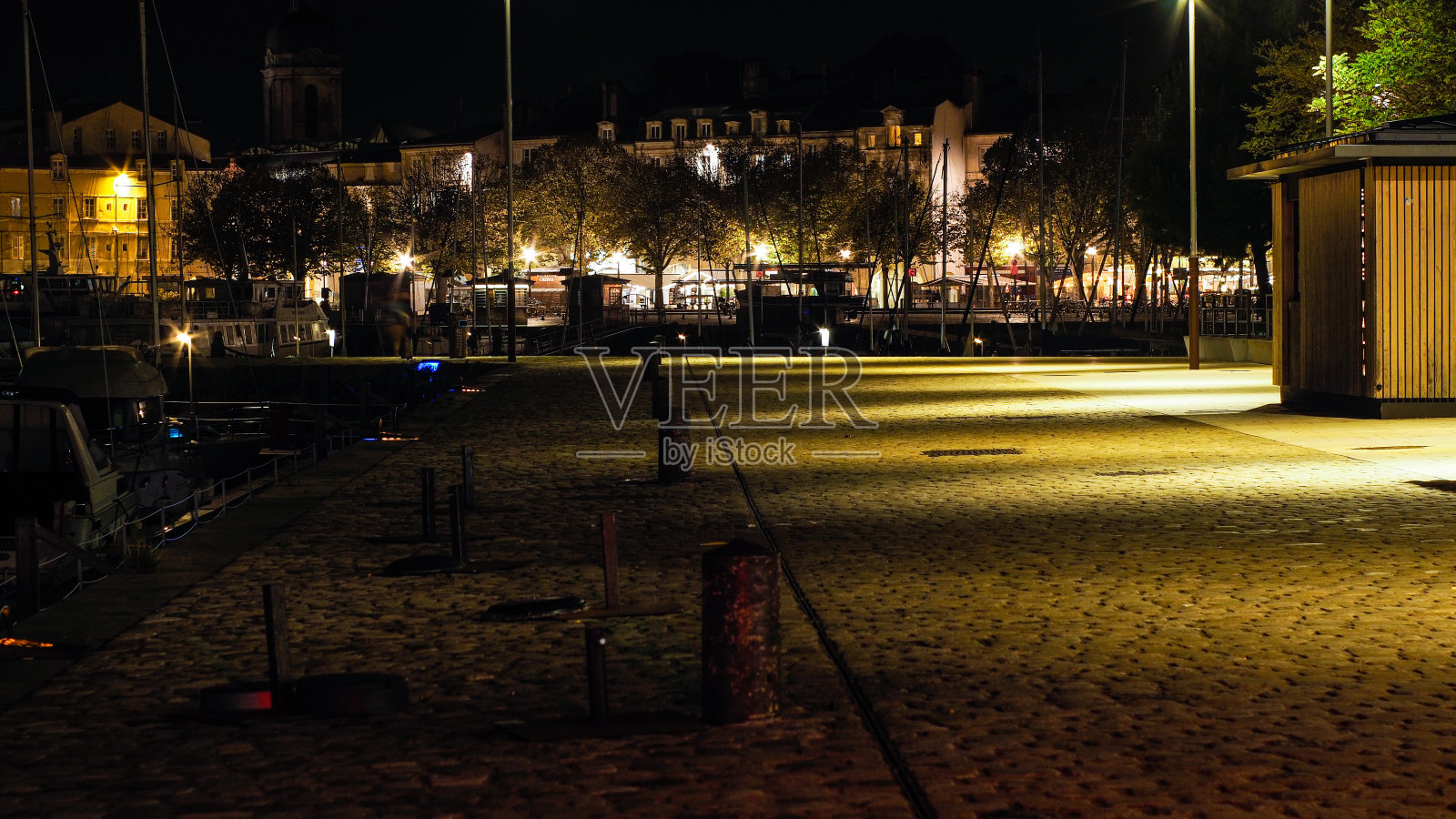 拉罗谢尔镇，en pleine nuit照片摄影图片