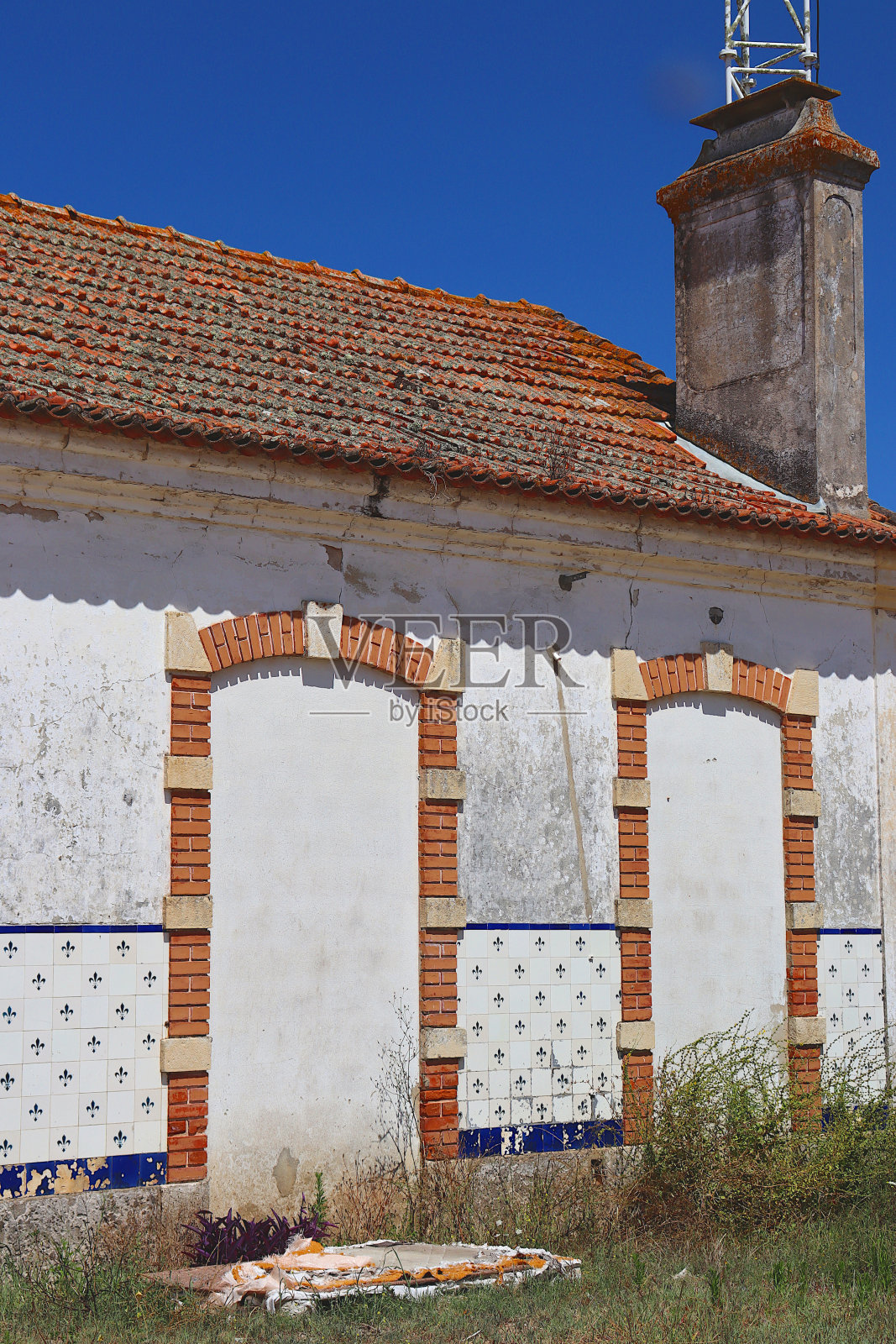 旧的s<s:1> o Torcato火车站，以砖门和墙砖为特色。Coruche,葡萄牙。照片摄影图片