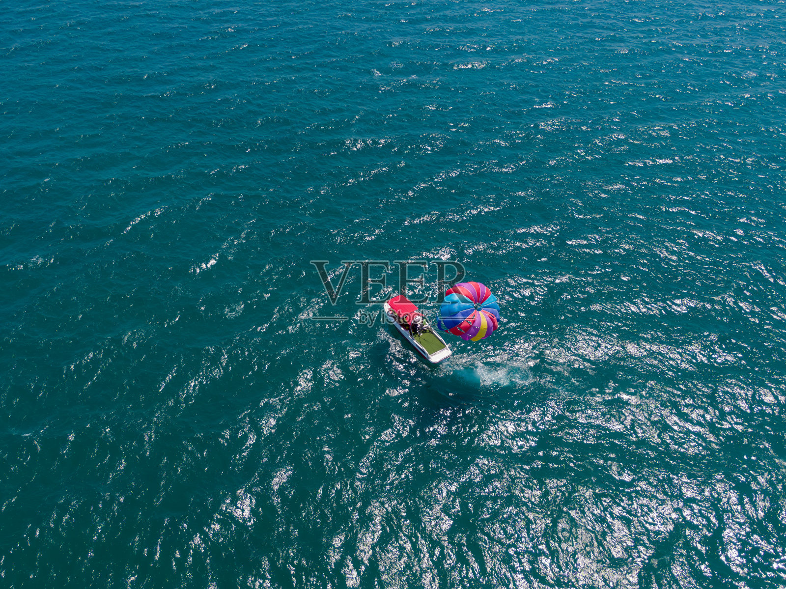 动态水上运动体验:激动人心的水上冒险在行动中捕捉照片摄影图片