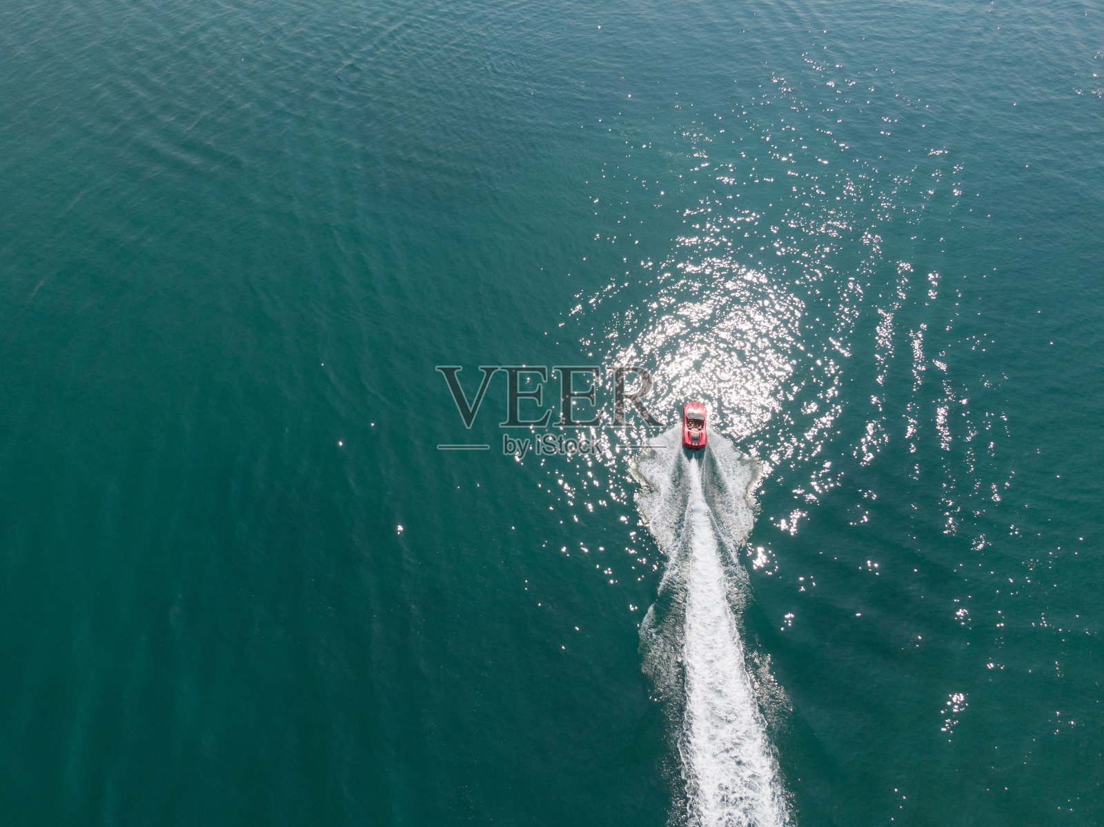 拥抱水上运动平和的一面照片摄影图片